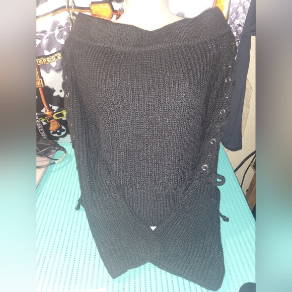 &Merci Laced Sleeve Off Shoulder Black Size Small Ladie's Sweater - Picture 9 of 10